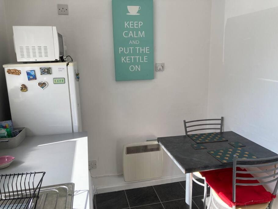 Comfy 1 Bedroom Flat With Free Parking Glasgow Exterior photo