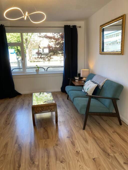 Comfy 1 Bedroom Flat With Free Parking Glasgow Exterior photo
