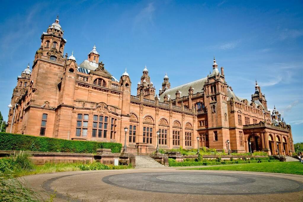 Comfy 1 Bedroom Flat With Free Parking Glasgow Exterior photo