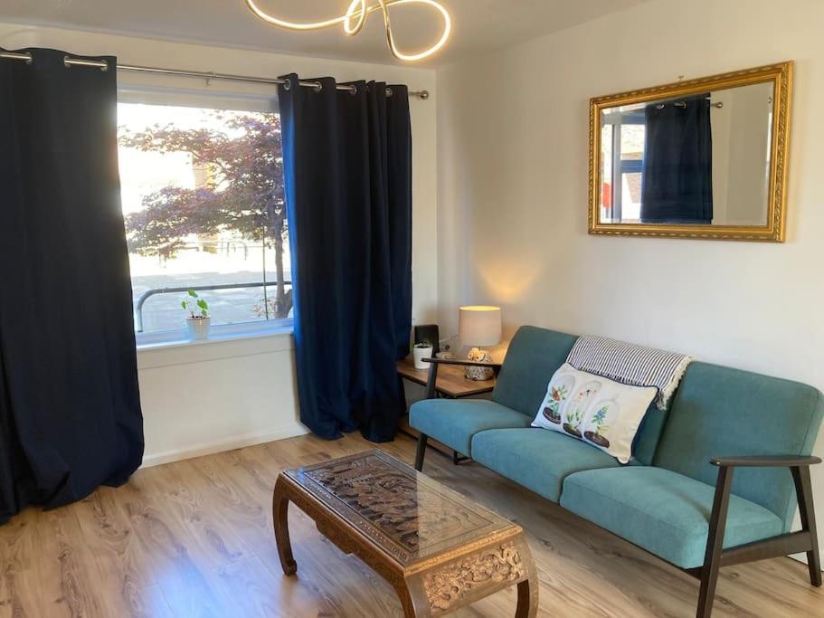 Comfy 1 Bedroom Flat With Free Parking Glasgow Exterior photo